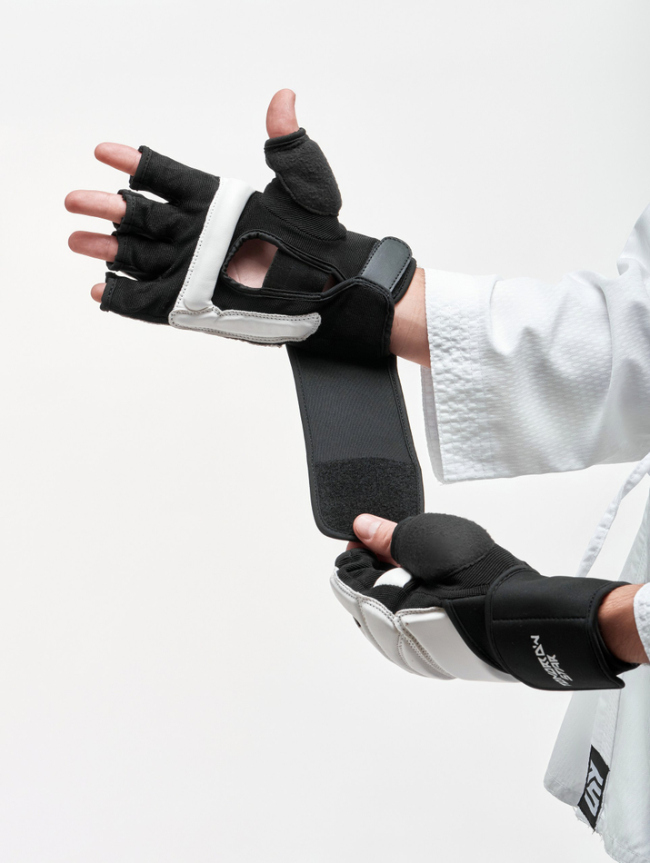 Перчатки для тхэквондо Tomorrow Star Vortex черно-белые