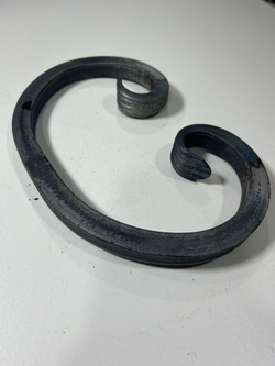 Кованый элемент вензель 130х230мм квадрат полнотелый 14х14мм