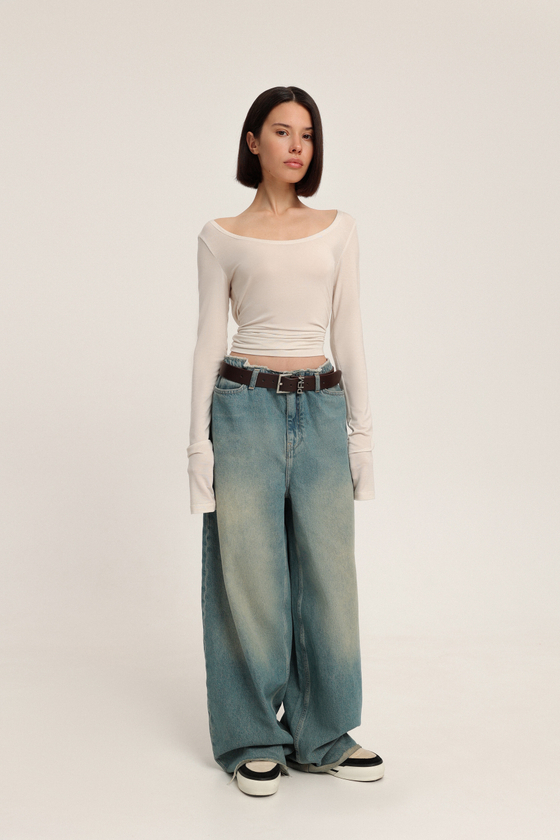 Лонгслив с глубоким вырезом