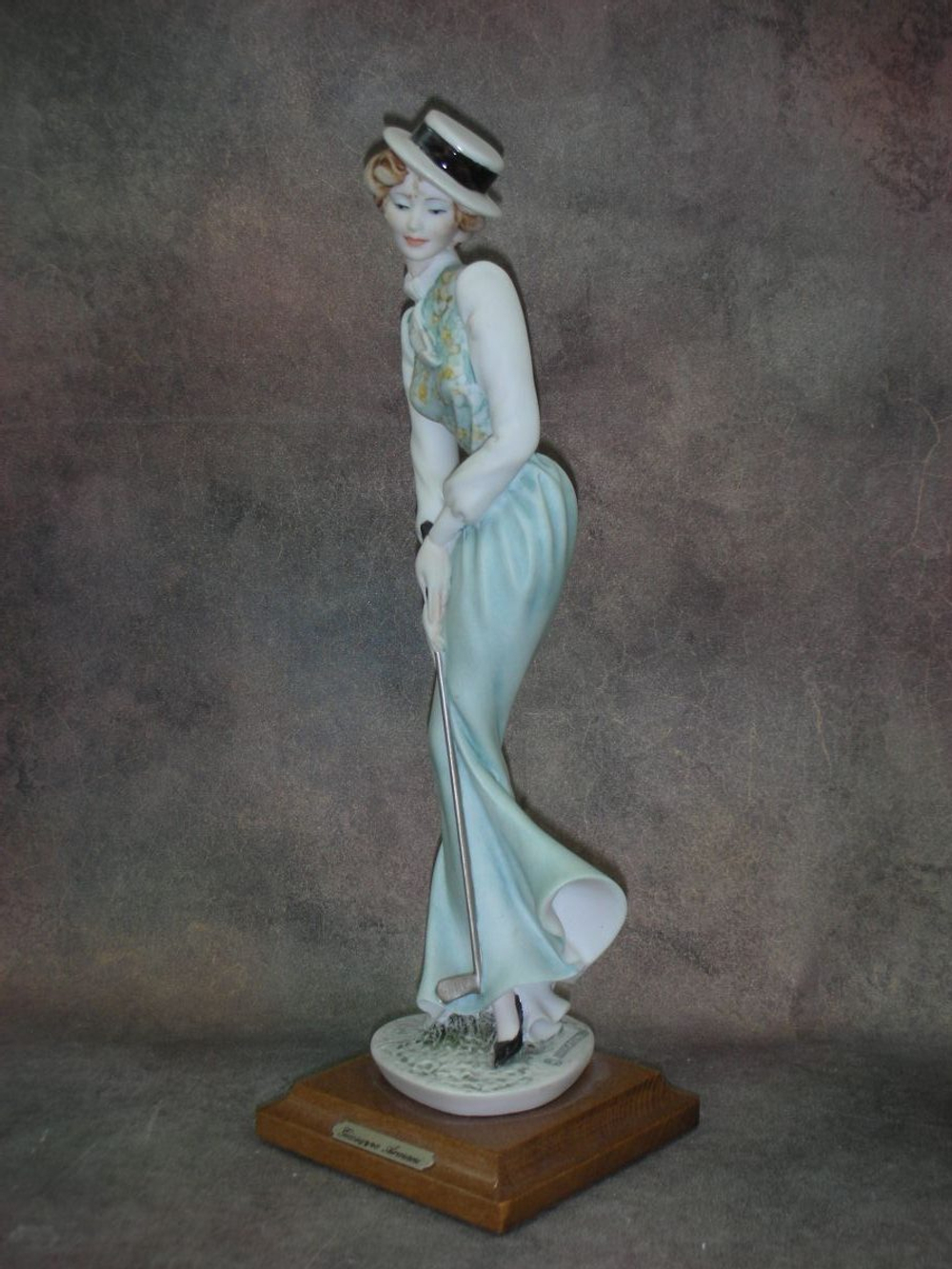 Статуэтка. Фарфор. Гольфистка. Capodimonte. Италия