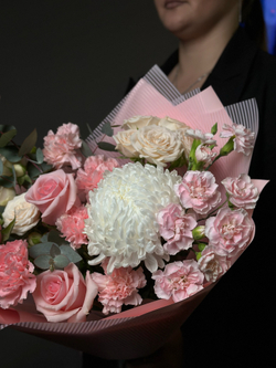 Сборный букет «Элегантный баланс»