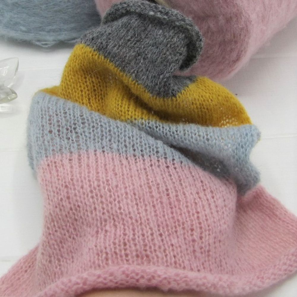 LAGOPOLANE 44% вспушеный меринос 15% вискоза 18% полиамид 23% акрил