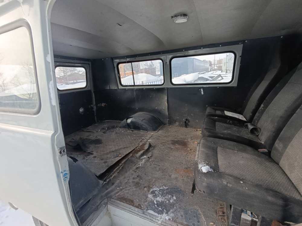 UAZ 3741* Грузопассажирский 374195-05 (без ABS, Бензиновый, 2,7 л, 112 л.с.)