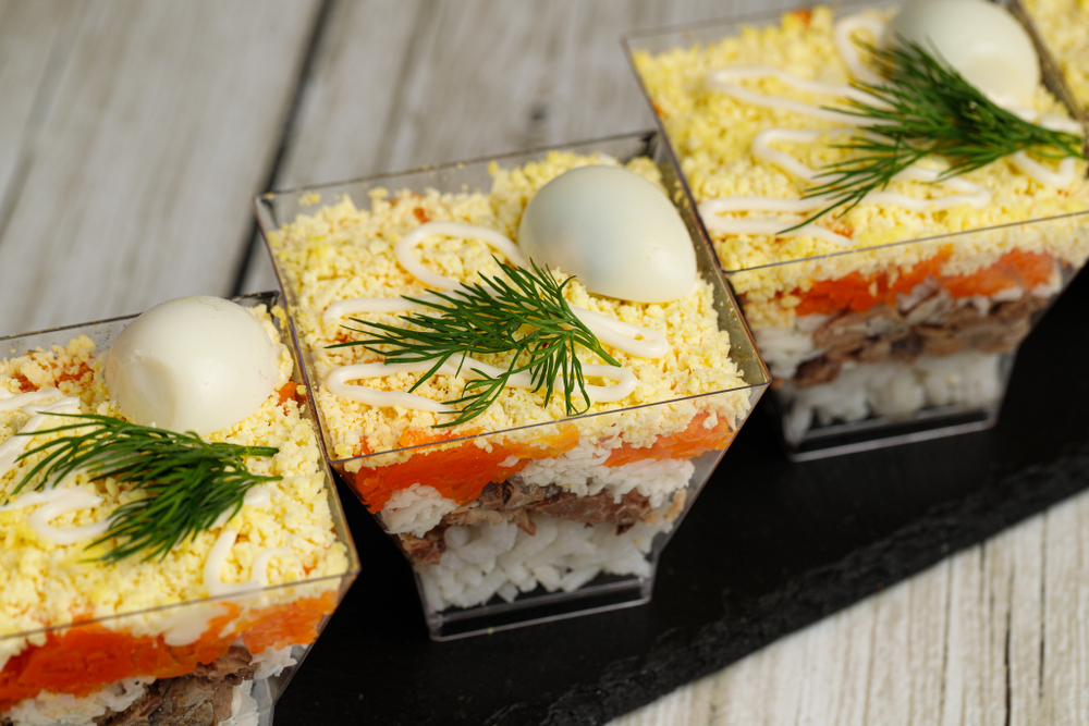 Салат Мимоза с рисом и сыром в пагоде 98гр.