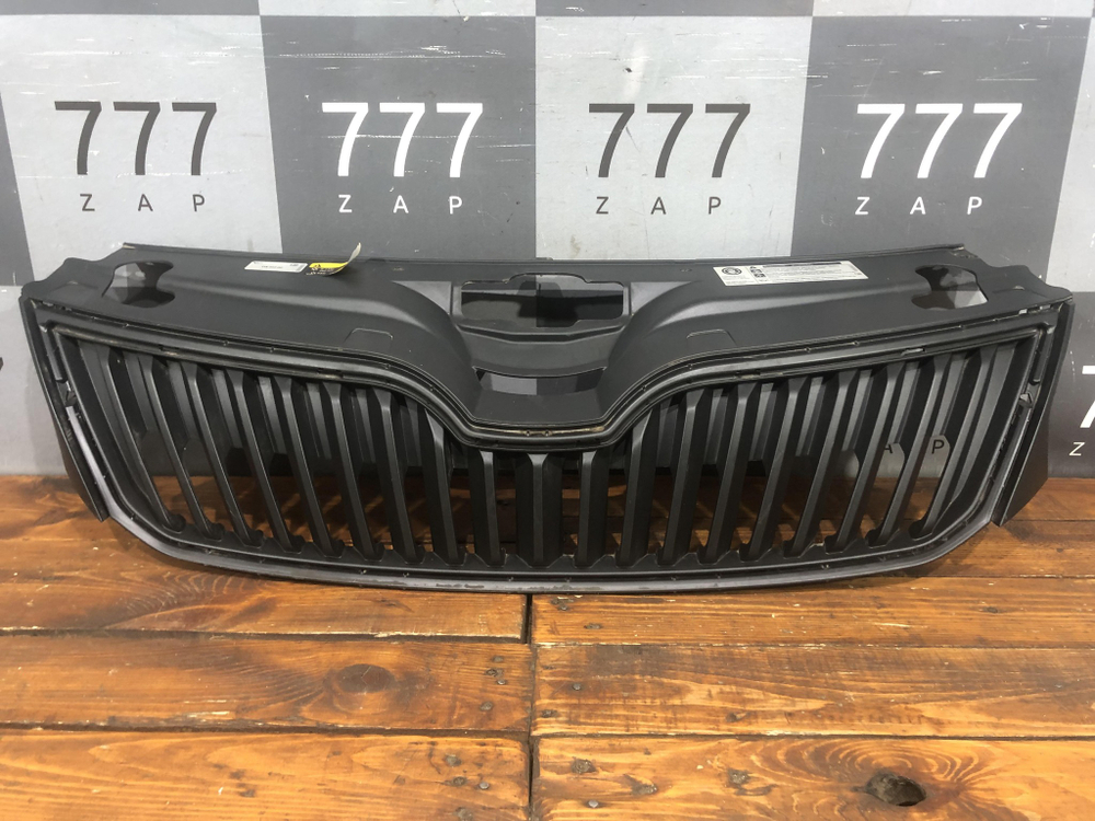 Решетка радиатора Skoda Rapid 1 12-20 Б/У Оригинал 5JA853668