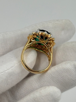 Кольцо с зелёным кристаллом