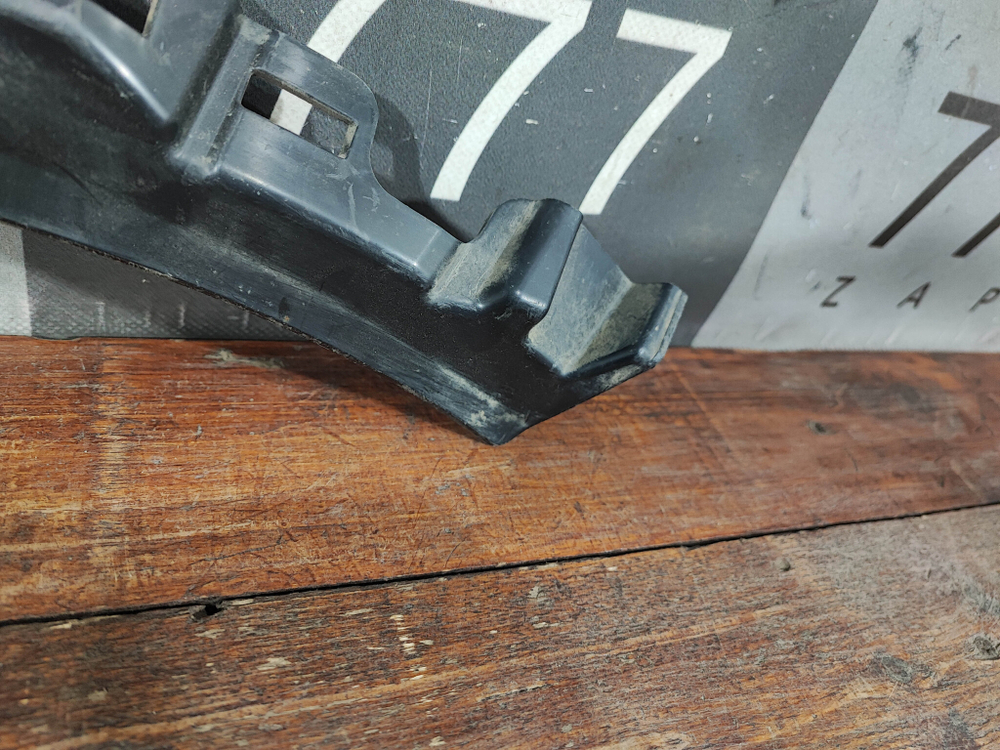 Кронштейн Адаптер молдинга задней правой двери LADA Niva Travel 20-нв Б/У Оригинал 21230821215680