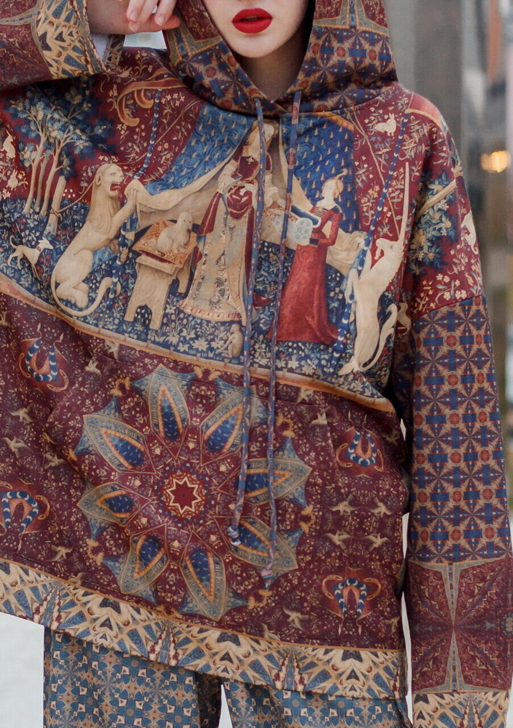 Худи «Дама с единорогом», по мотивам серии средневековых гобеленов «Дама с единорогом»