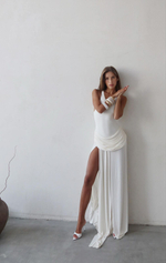 Платье макси с драпировкой сбоку и разрезом