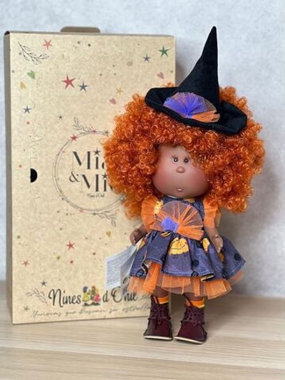 Кукла Nines виниловая 30см MIA CASE (3431)