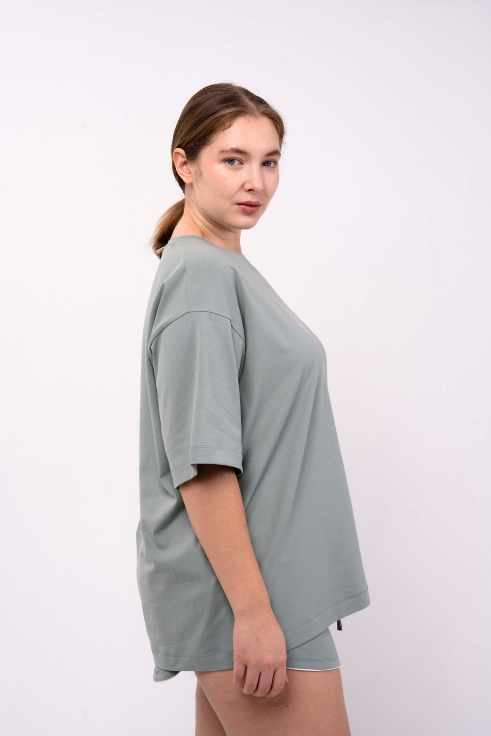 Оверсайз футболка со спущенным рукавом