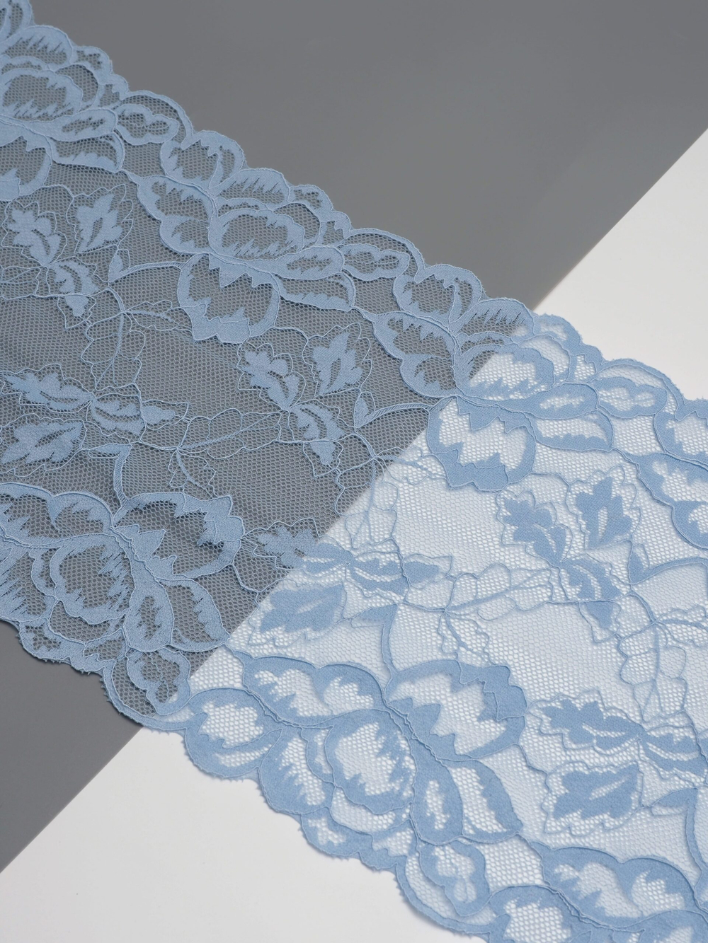 Эластичное кружево нежно-голубое ширина 21 см