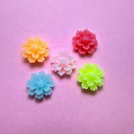 1845 Фигурки объёмные "Цветочки" 5 шт (светятся в УФ)