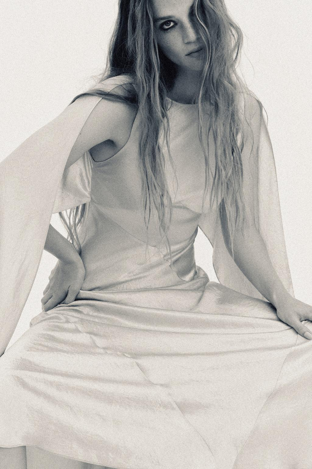 ZARA АТЛАСНОЕ ПЛАТЬЕ С ЭФФЕКТОМ ЖАТОЙ ТКАНИ — LIMITED EDITION, БЕЖЕВЫЙ