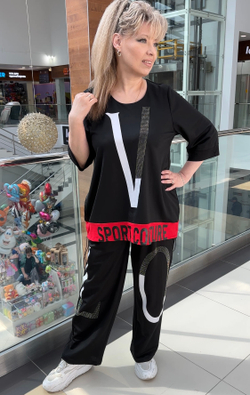 Черный костюм со стразовым принтом широкими штанишками