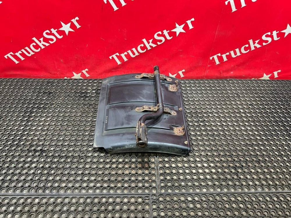 Крыло заднее правое передняя часть