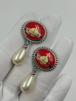 Серьги с красной эмалью и «жемчугом» Vivienne Westwood (только онлайн)