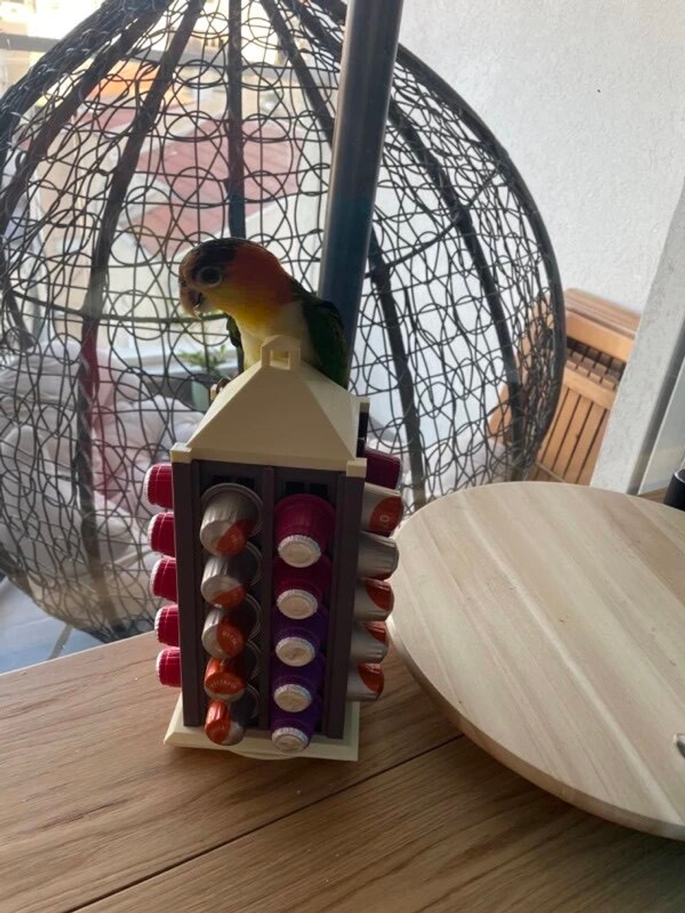 Диспенсер в интерьере