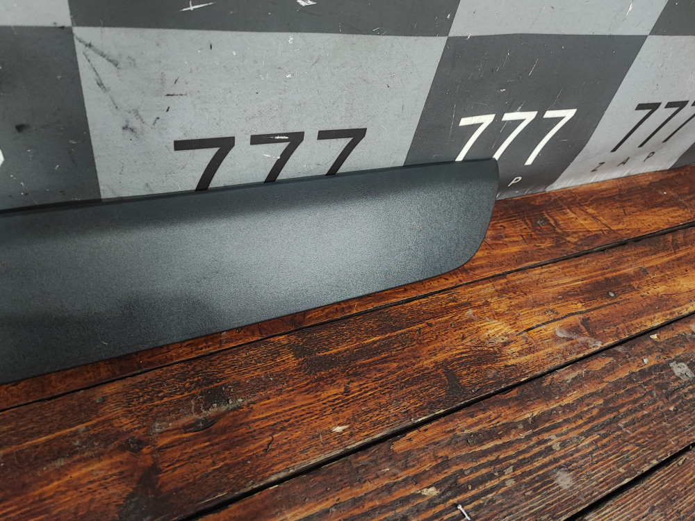 Накладка крышки багажника Toyota RAV4 V (XA50) 18-нв Б/У Оригинал 768020R070