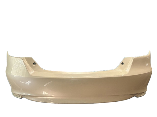 Задний бампер Toyota Camry Белый Перламутр