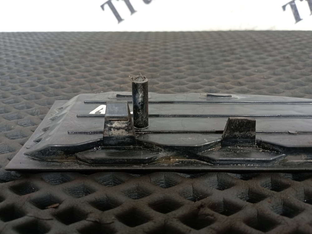 Накладка бампера правая