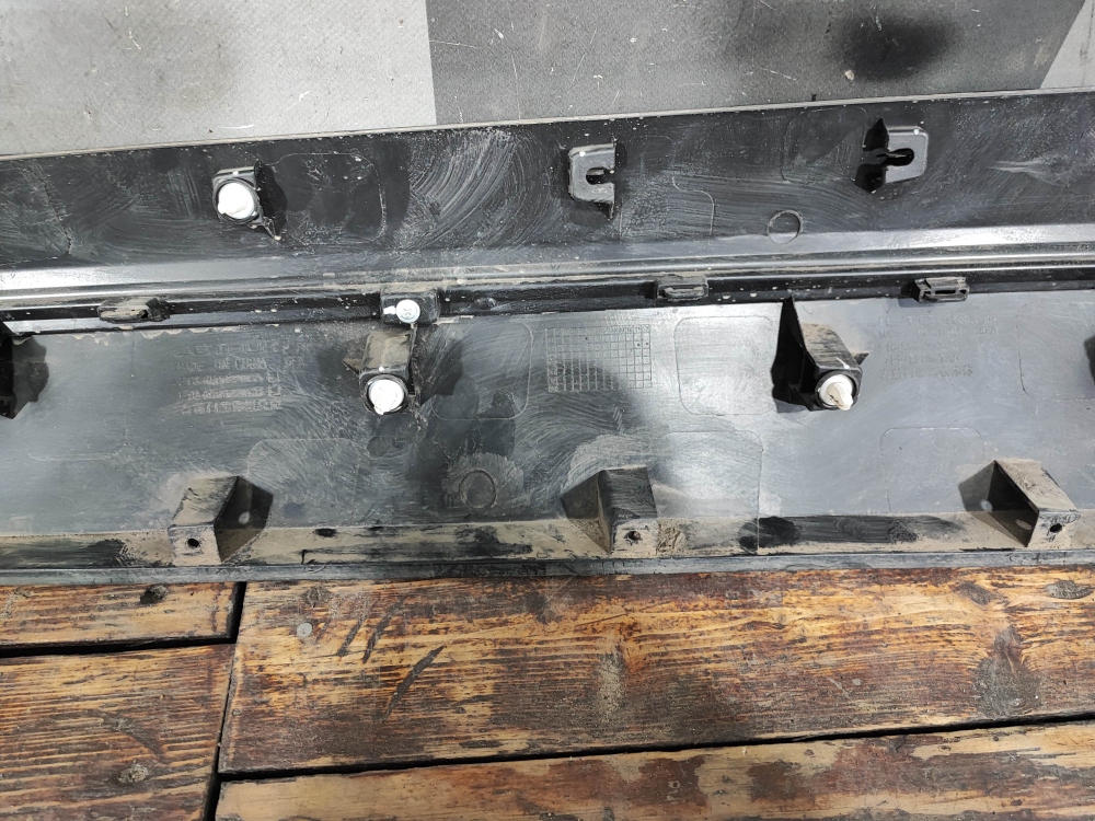 Накладка двери передней правой Jetour Dashing 22-нв Б/У Оригинал F165500220CA