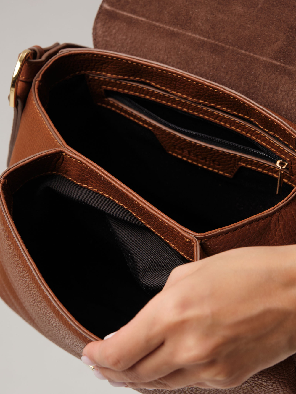 Кожаная сумка Deboro 30737 фундук