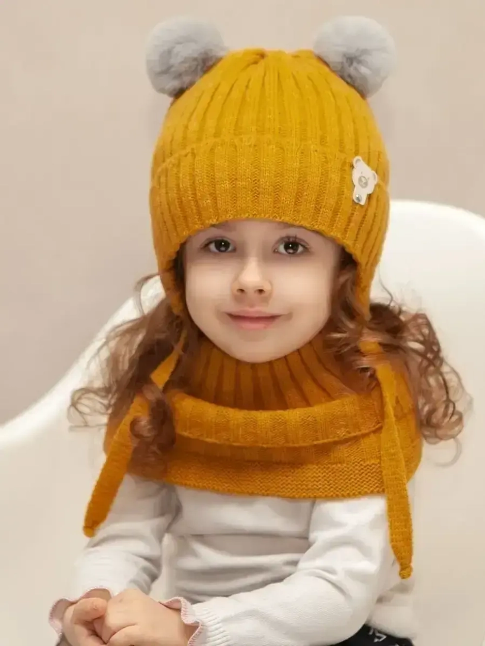 Шапка для девочки зимняя вязаная и снуд