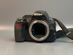 Nikon D3100 Сломан затвор