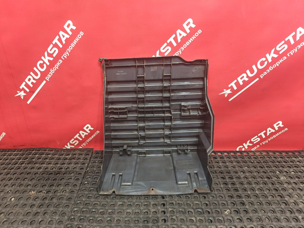 Крышка ящика АКБ