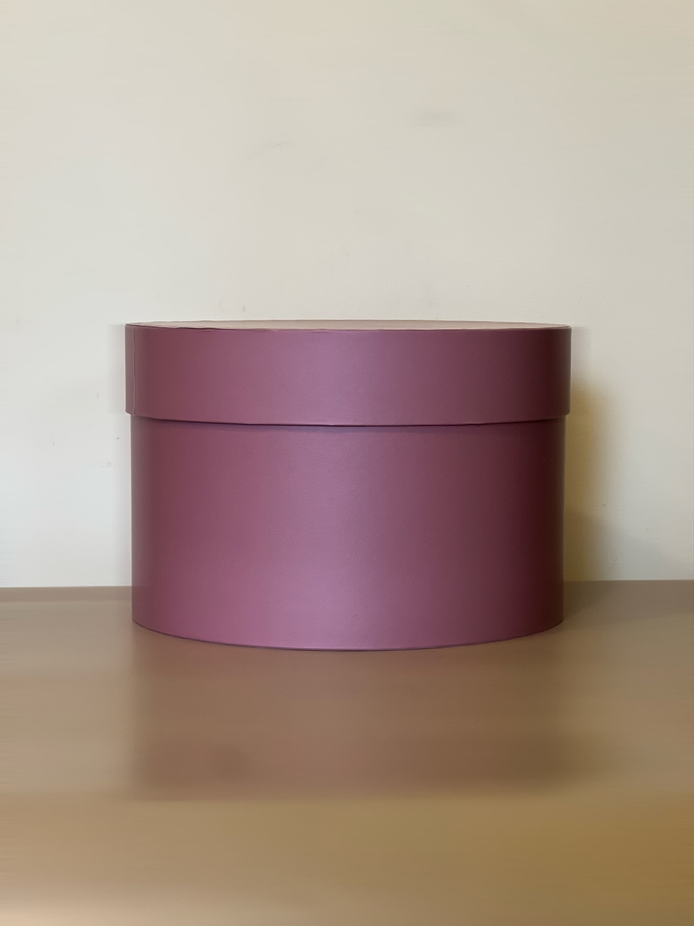 Короткая круглая коробка 22,5 см . Цвет: Кофейный   . Розница 350 рублей .