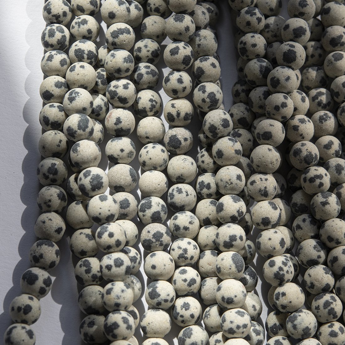 Аплит сатиновый натуральный (Яшма далматин), 6,7мм, шар