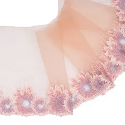 Вышивка на сетке персик/цветы (правая) 18 см