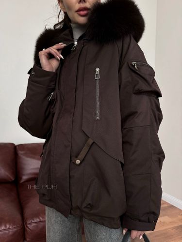 Укороченная женская парка шоколадного цвета с меховым воротником