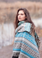Теплый палантин с орнаментом