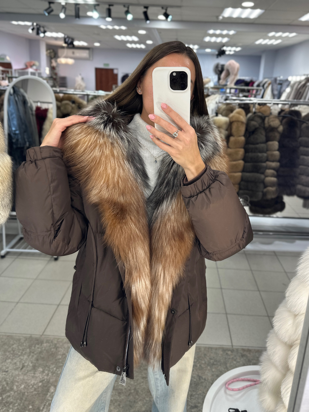 Пуховик в шоколадном цвете с мехом лисы «крестовка»