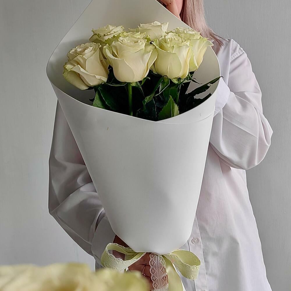 Букет 7 белых роз