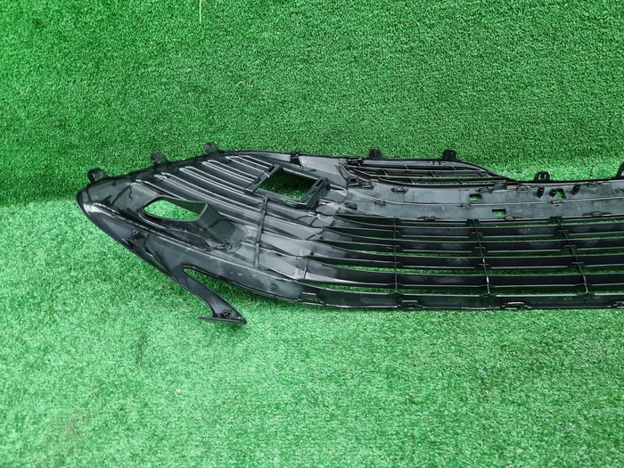 Решетка переднего бампера Toyota Camry xv70 17-21