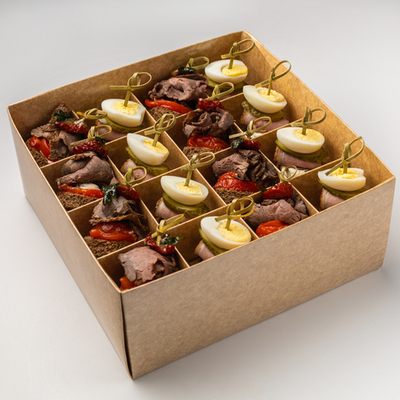 Бокс канапе с ростбифом и уткой горячего копчения