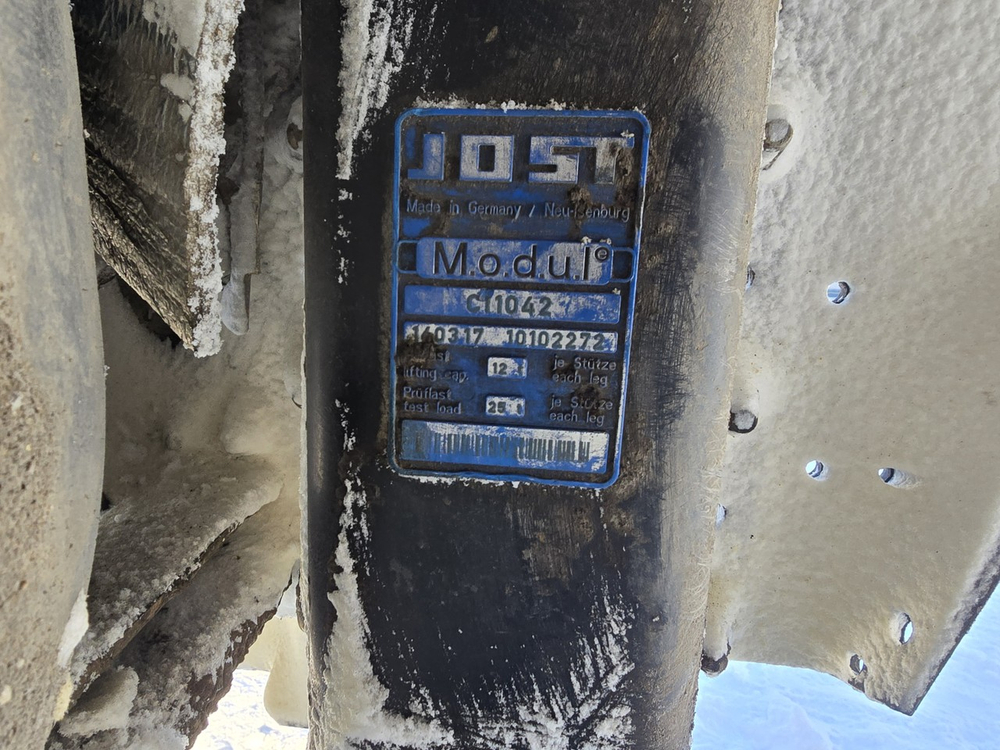 Лапа полуприцепа опорная правая