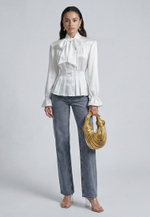 Блуза с бантом приталенная