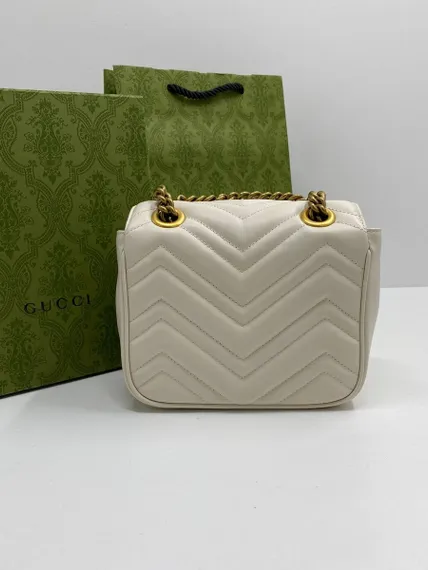 Мини-сумка на плечо Gucci GG Marmont белый