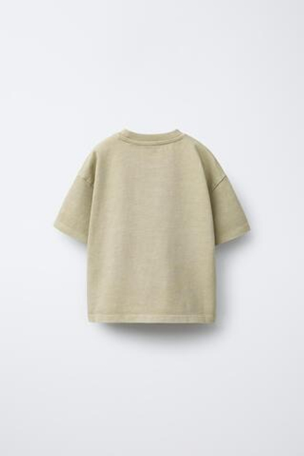 ZARA ОДНОТОННАЯ ФУТБОЛКА С НАШИВКОЙ, ХАКИ