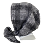 Капюшон с хвостиками серая клетка