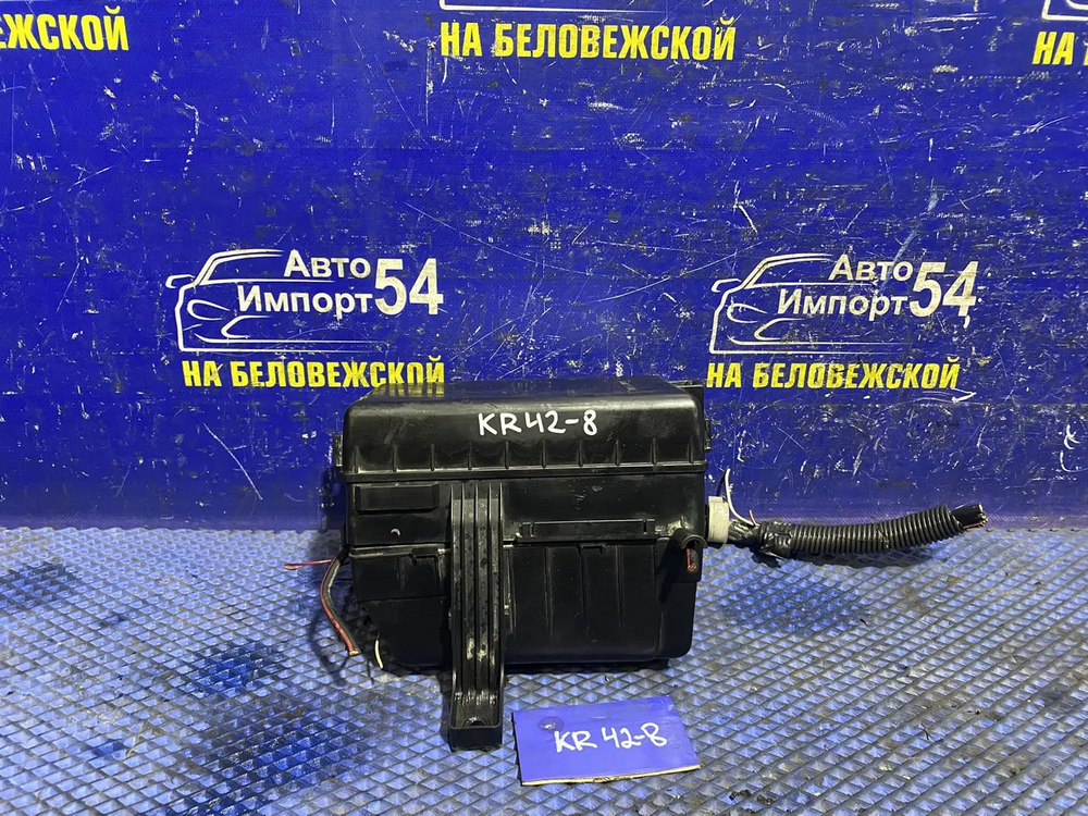 Блок предохранителей подкапотный TOYOTA LITEACE 1999