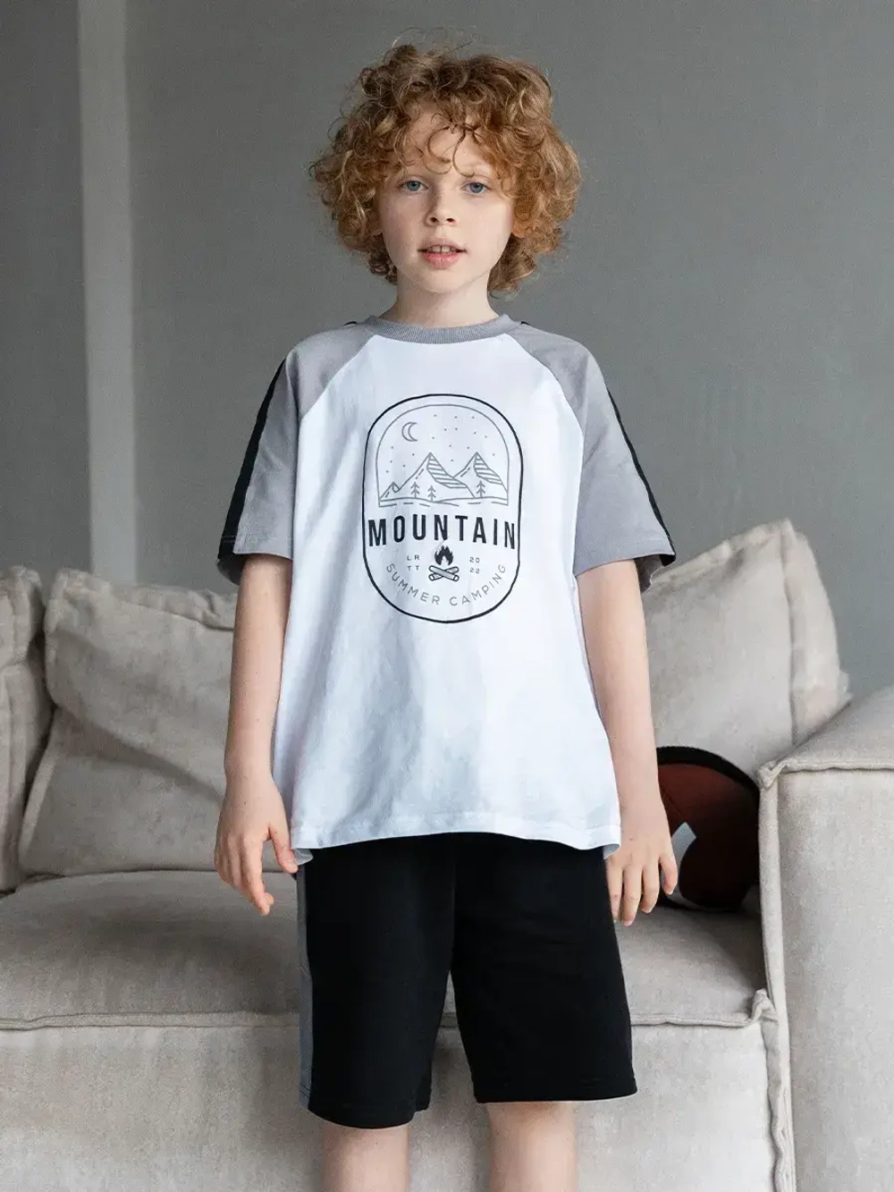 Спортивный костюм для мальчика с шортами в школу