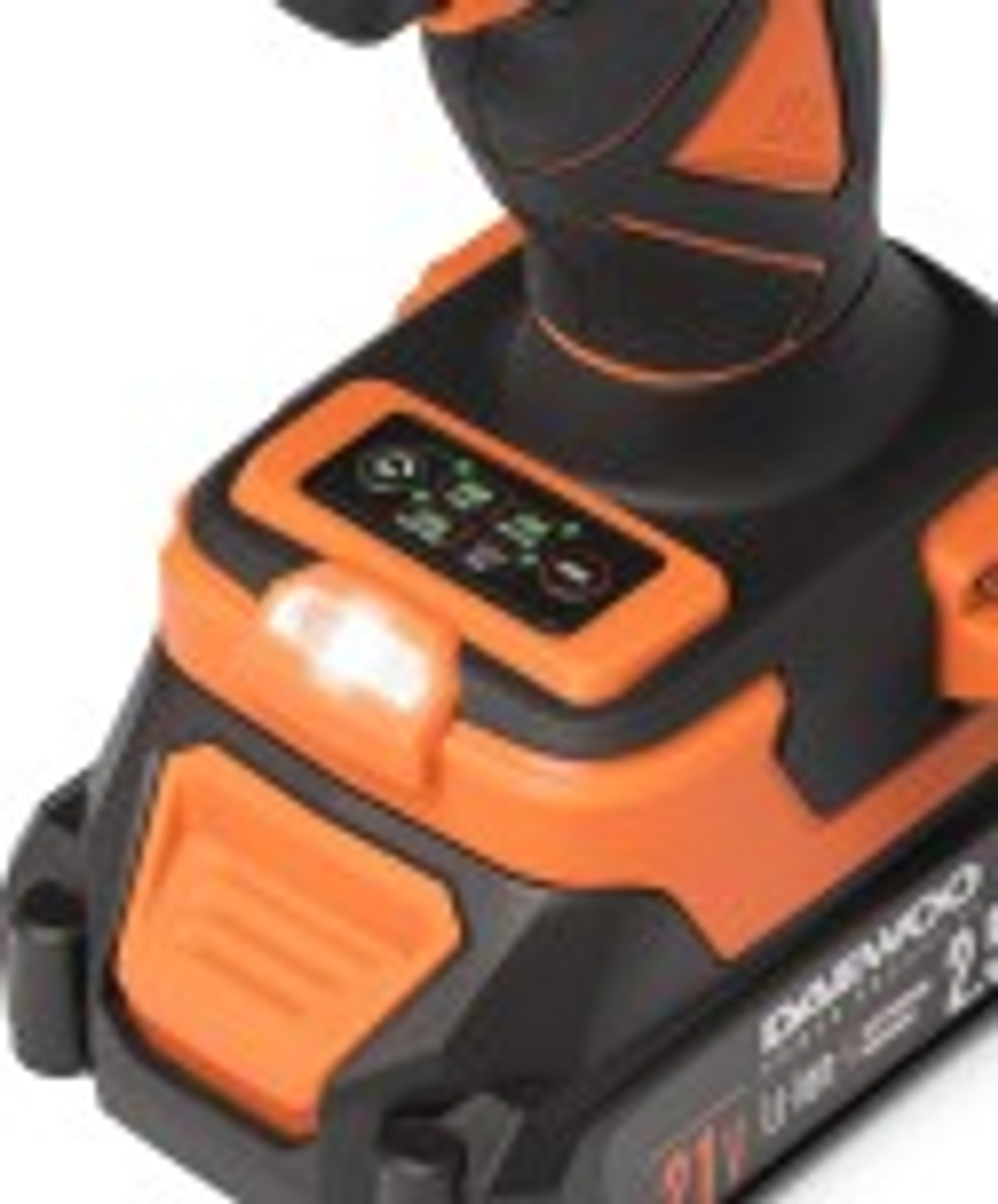 Винтоверт ударный аккумуляторный DAEWOO DAX 3021Li SET