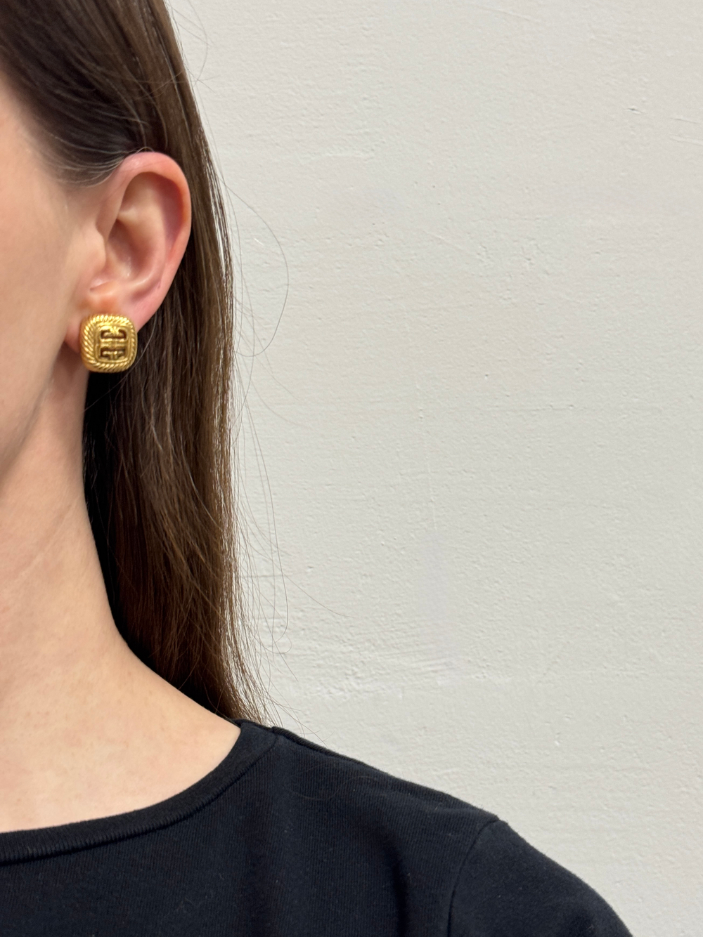 Миниатюрные клипсы с лого Givenchy