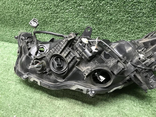 Битая Фара правая Toyota RAV4 5 XA50 (18-нв) LED