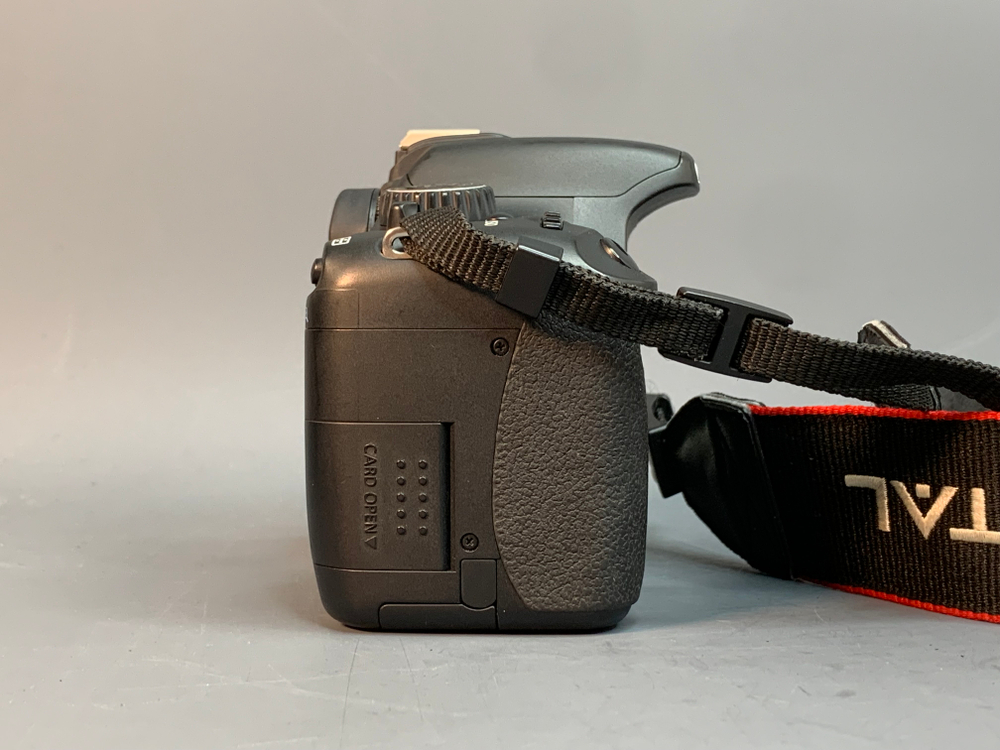 Canon EOS Rebel T2i kit 18-55mm f/3.5-5.6 IS 12.616 Кадров